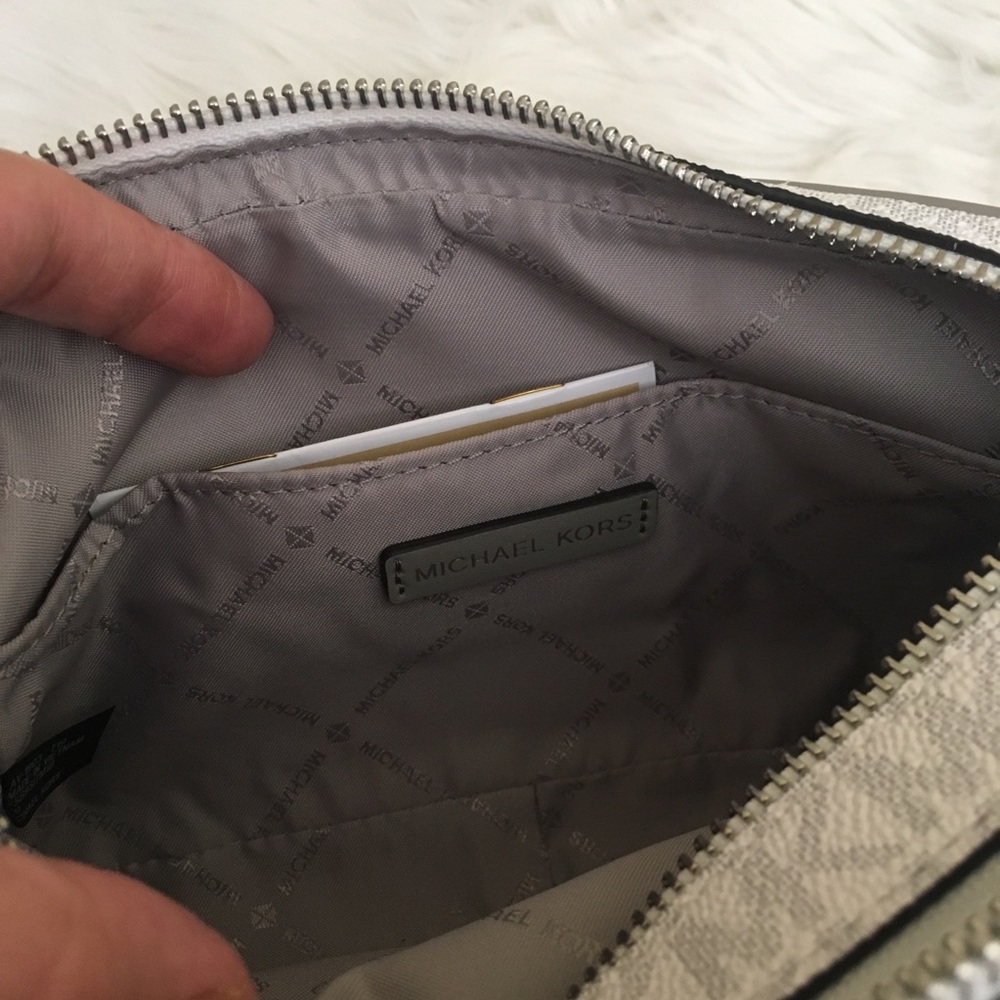 Last one✨Michael Kors small Connie Crossbody Bag - Picture 7 of 8